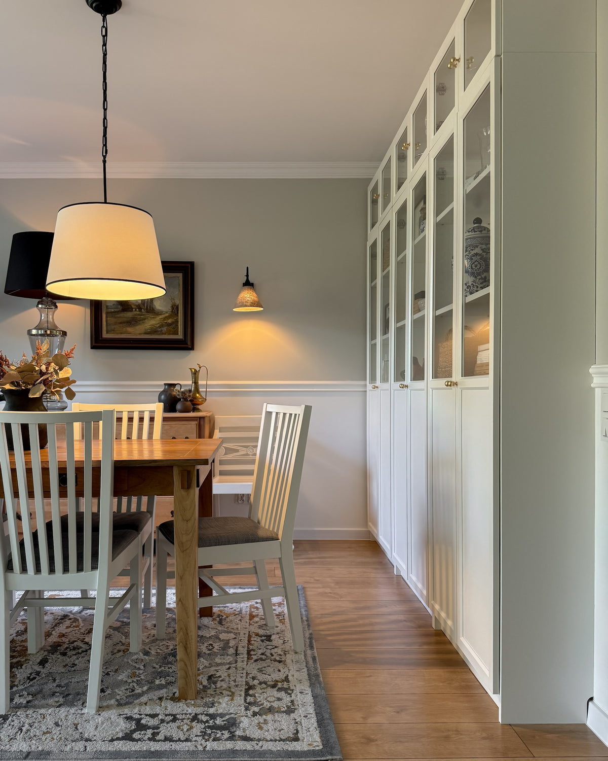 Silia Black I – stożkowa lampa wisząca z czarną lamówką na łańcuchu Ø45