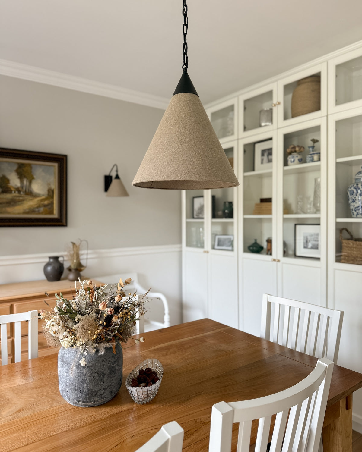 Tiara Black – stożkowa lampa wisząca z ciemnego lnu Ø40
