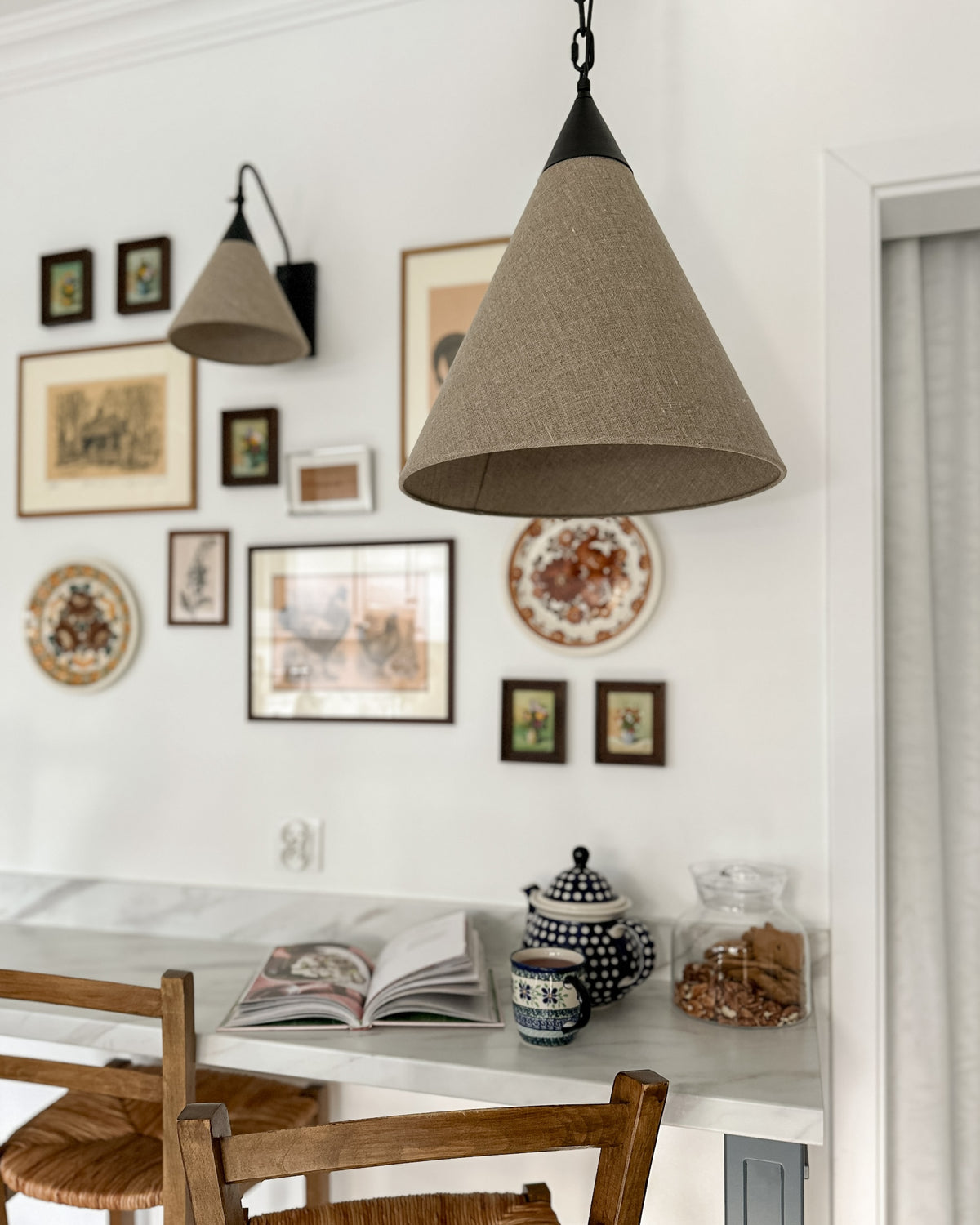 Tiara Black – stożkowa lampa wisząca z ciemnego lnu Ø40
