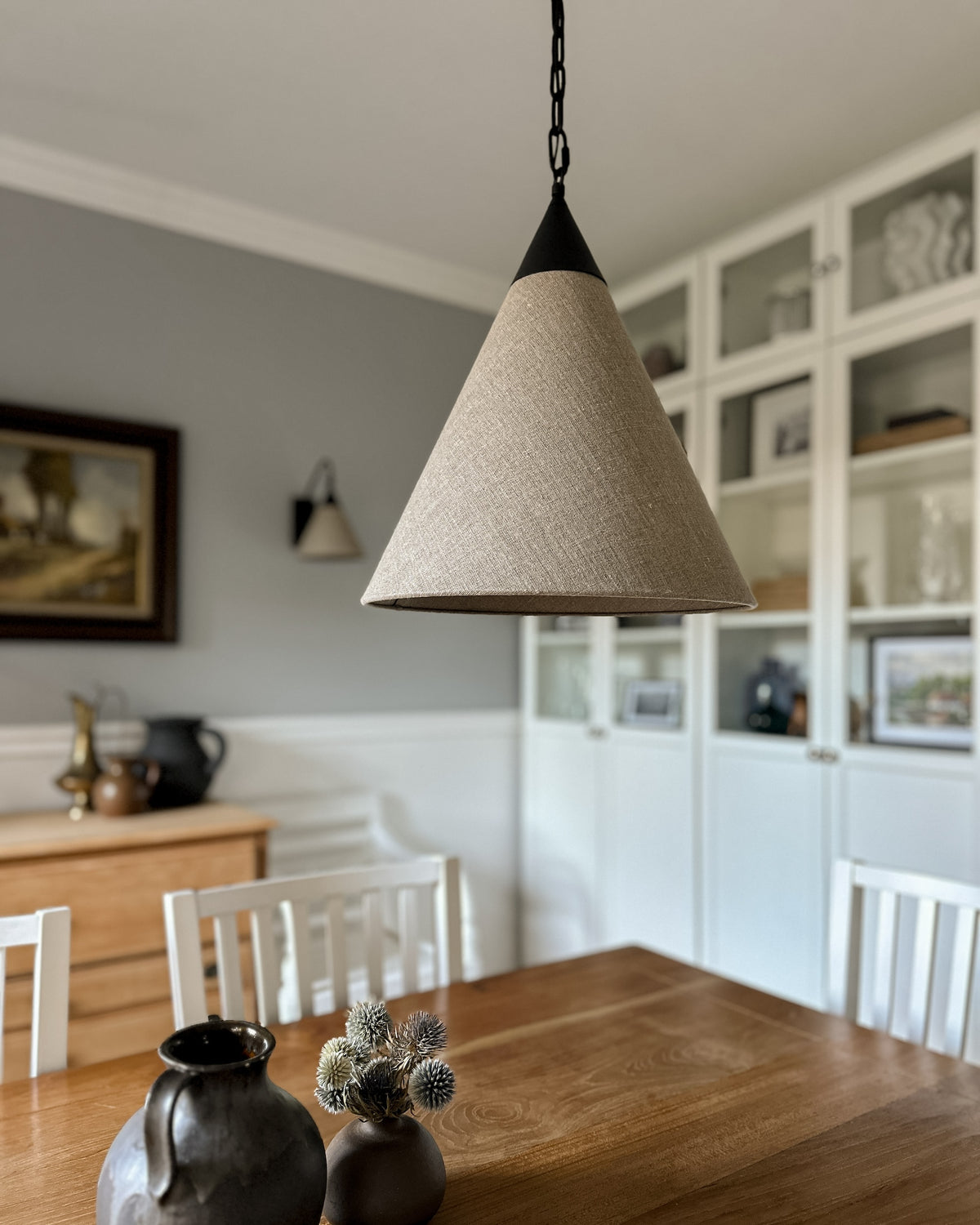 Tiara Black – stożkowa lampa wisząca z ciemnego lnu Ø40