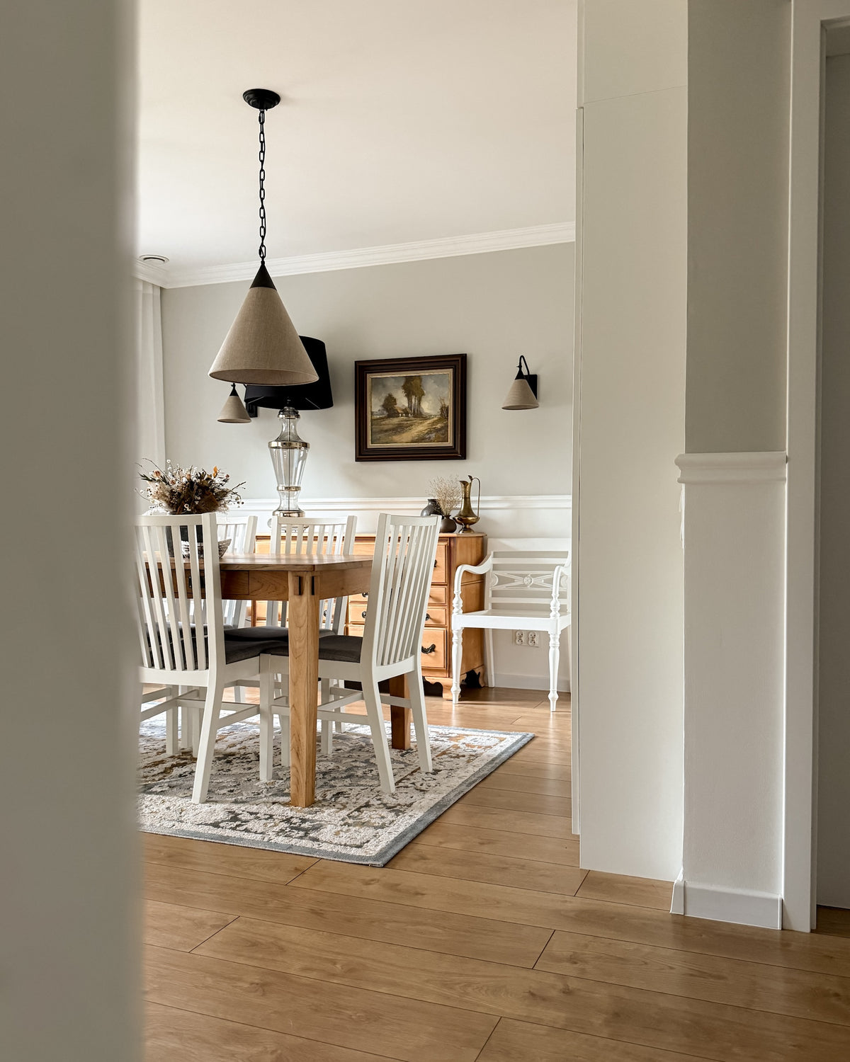 Tiara Black – stożkowa lampa wisząca z ciemnego lnu Ø40