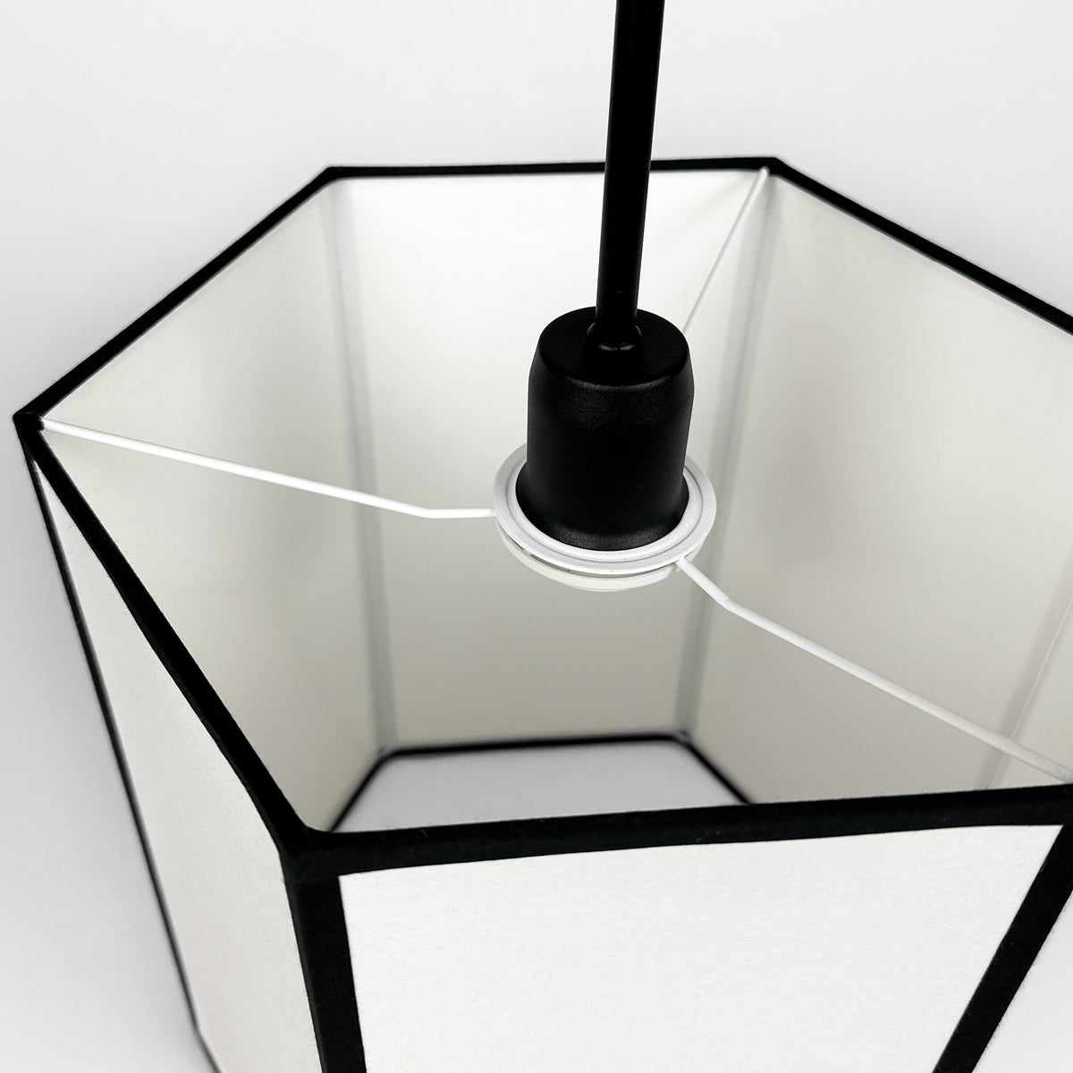 Lampa wisząca GABIA biało-czarny - 29 cm
