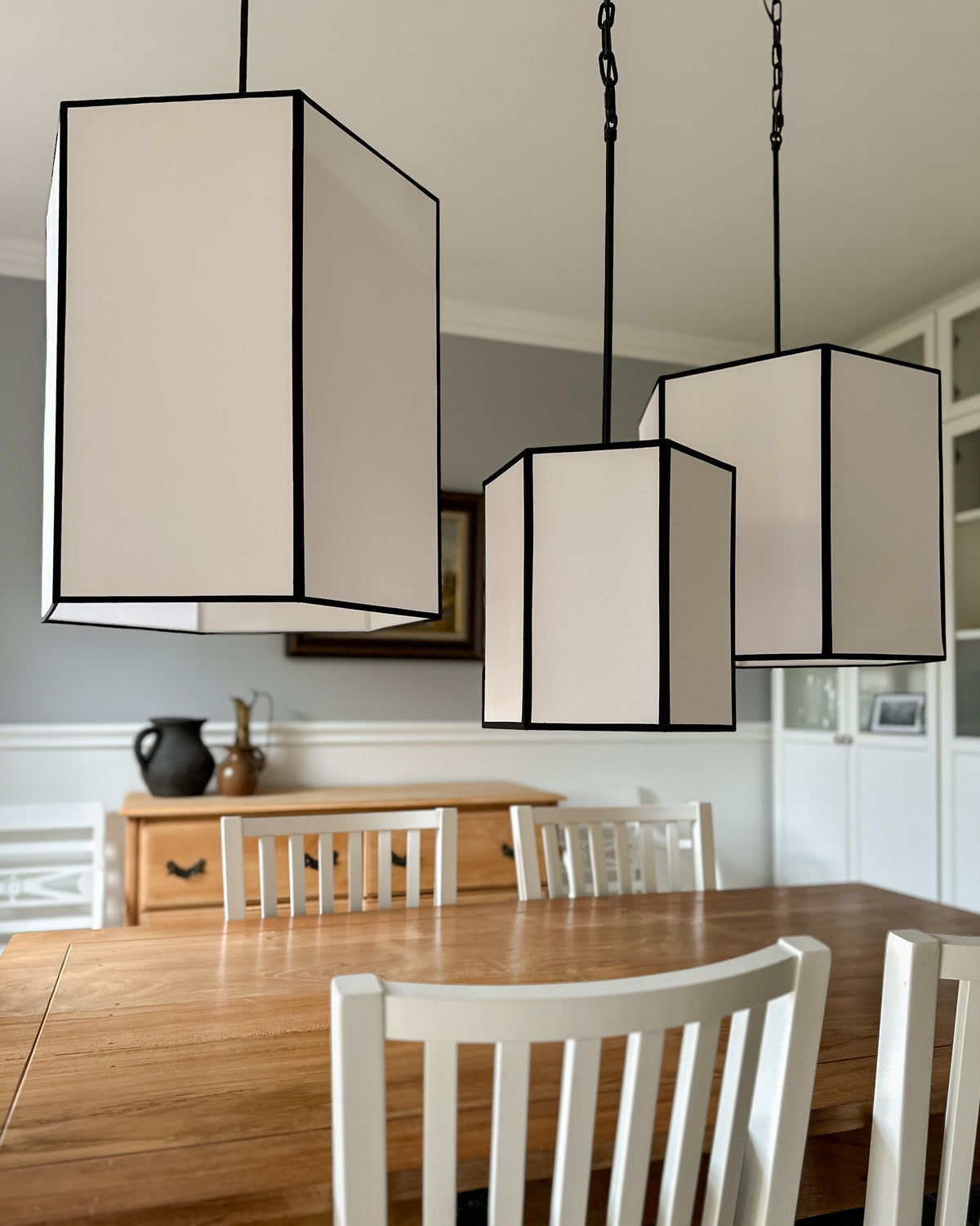 Gabia – sześciokątna lampa wisząca z bawełny z czarną lamówką