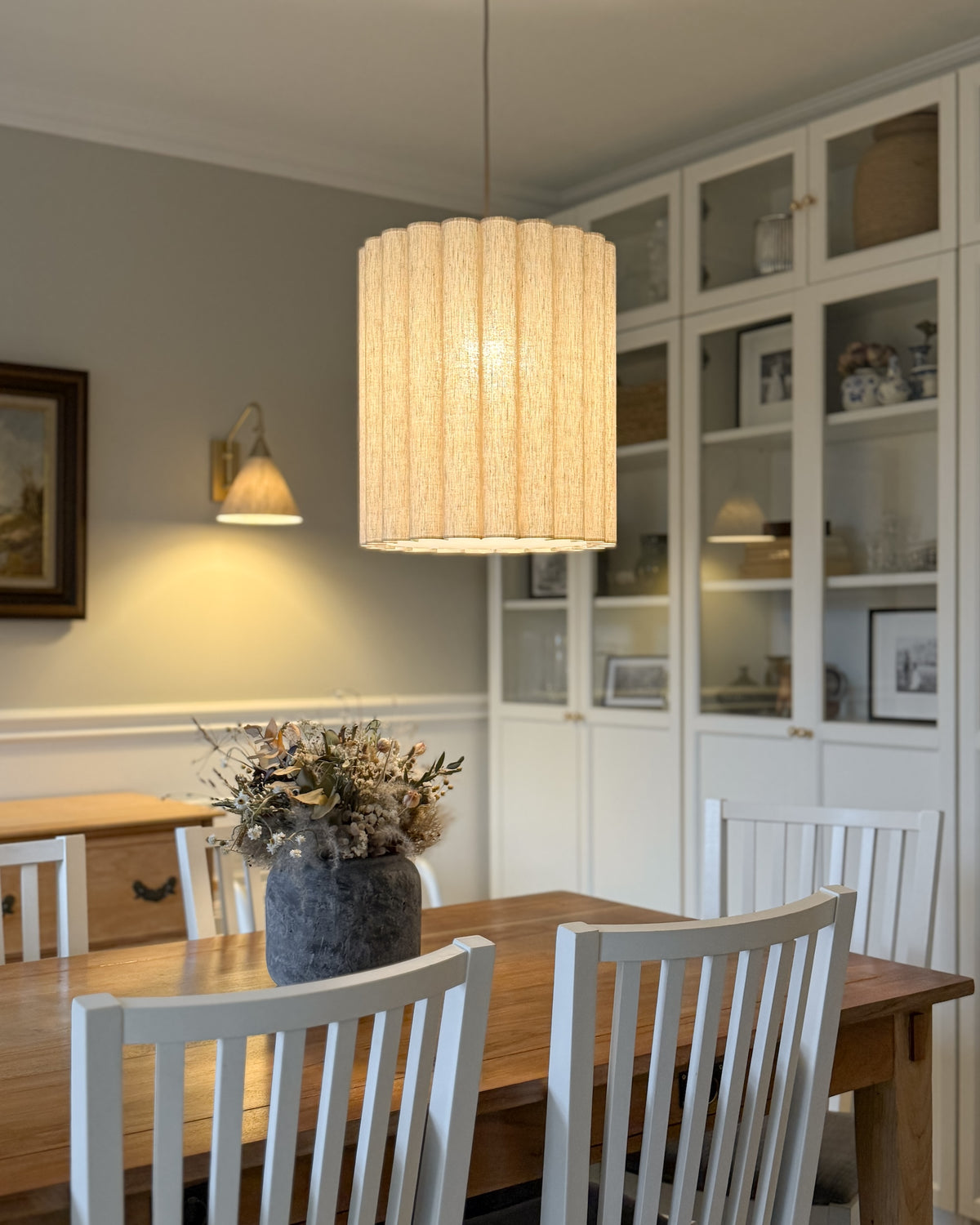 Onde I – lampa wisząca z naturalnego lnu o falowanych bokach Ø35