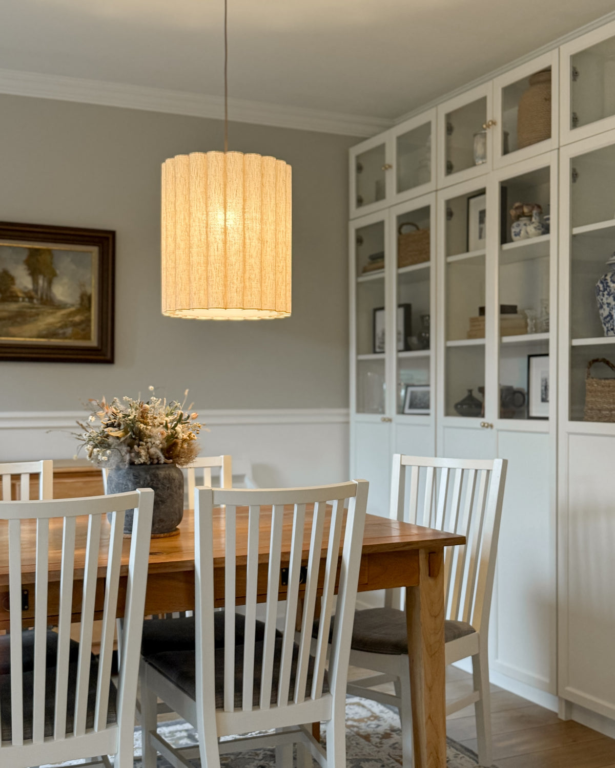 Onde I – lampa wisząca z naturalnego lnu o falowanych bokach Ø35