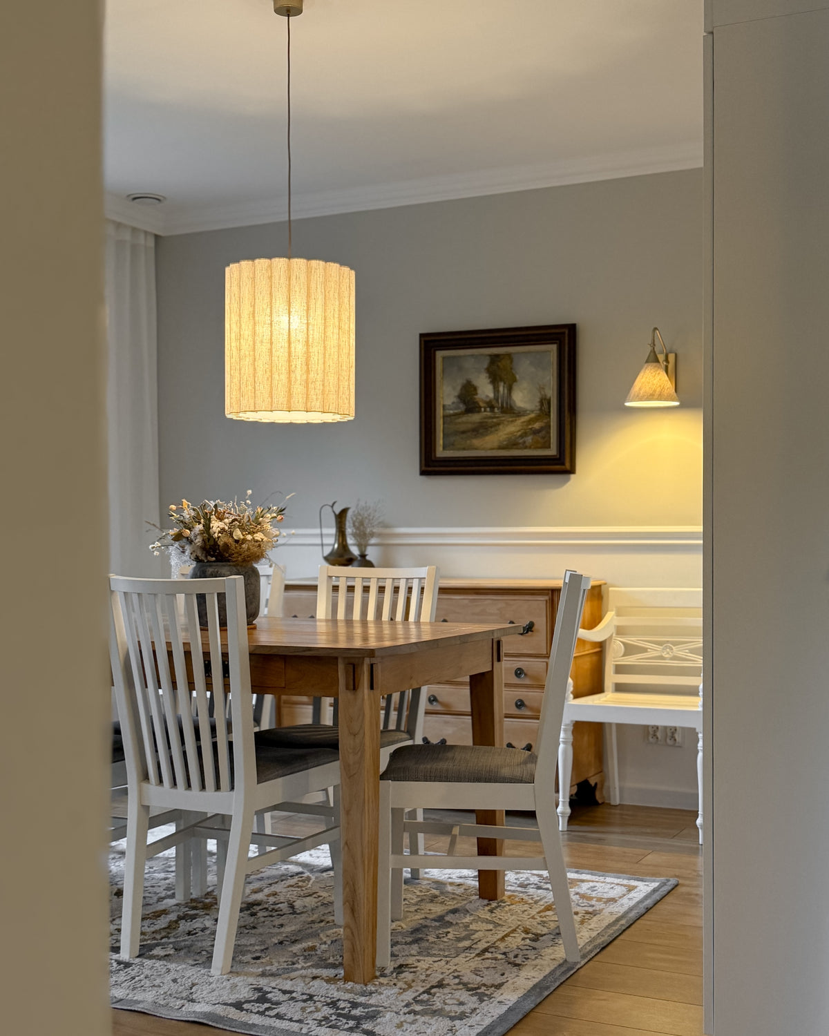 Onde I – lampa wisząca z naturalnego lnu o falowanych bokach Ø35