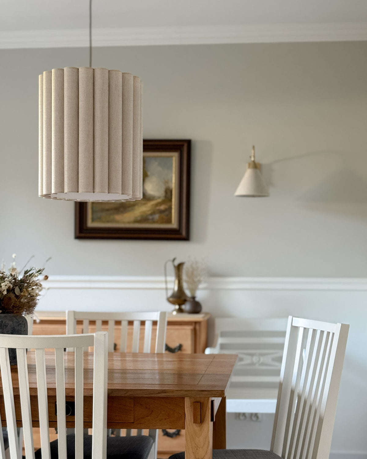 Onde I – lampa wisząca z naturalnego lnu o falowanych bokach Ø35