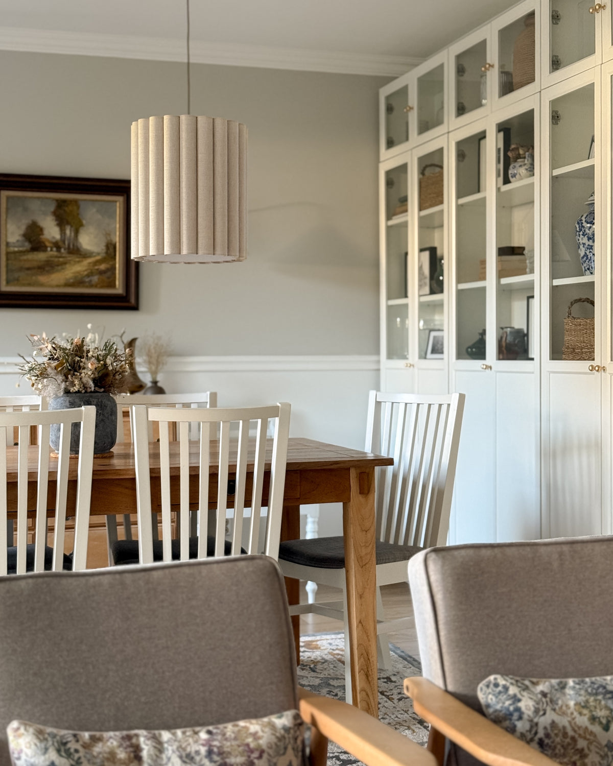 Onde I – lampa wisząca z naturalnego lnu o falowanych bokach Ø35