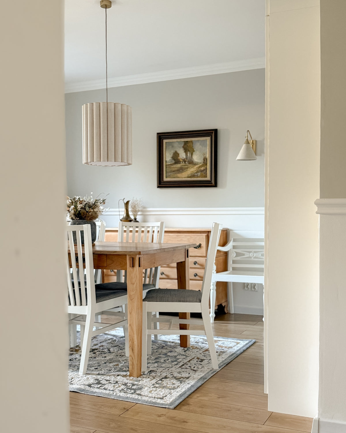 Onde I – lampa wisząca z naturalnego lnu o falowanych bokach Ø35