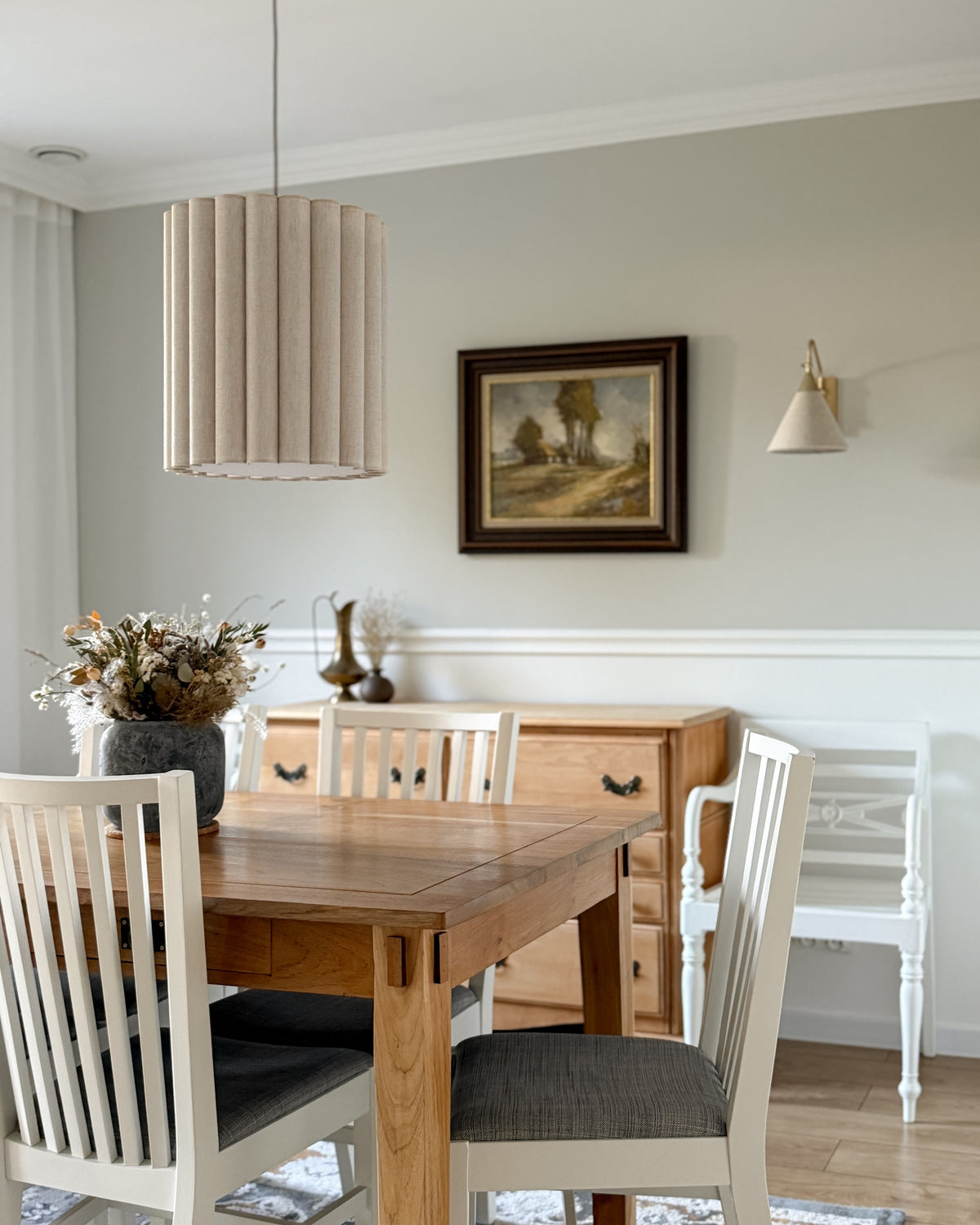 Onde I – lampa wisząca z naturalnego lnu o falowanych bokach Ø35