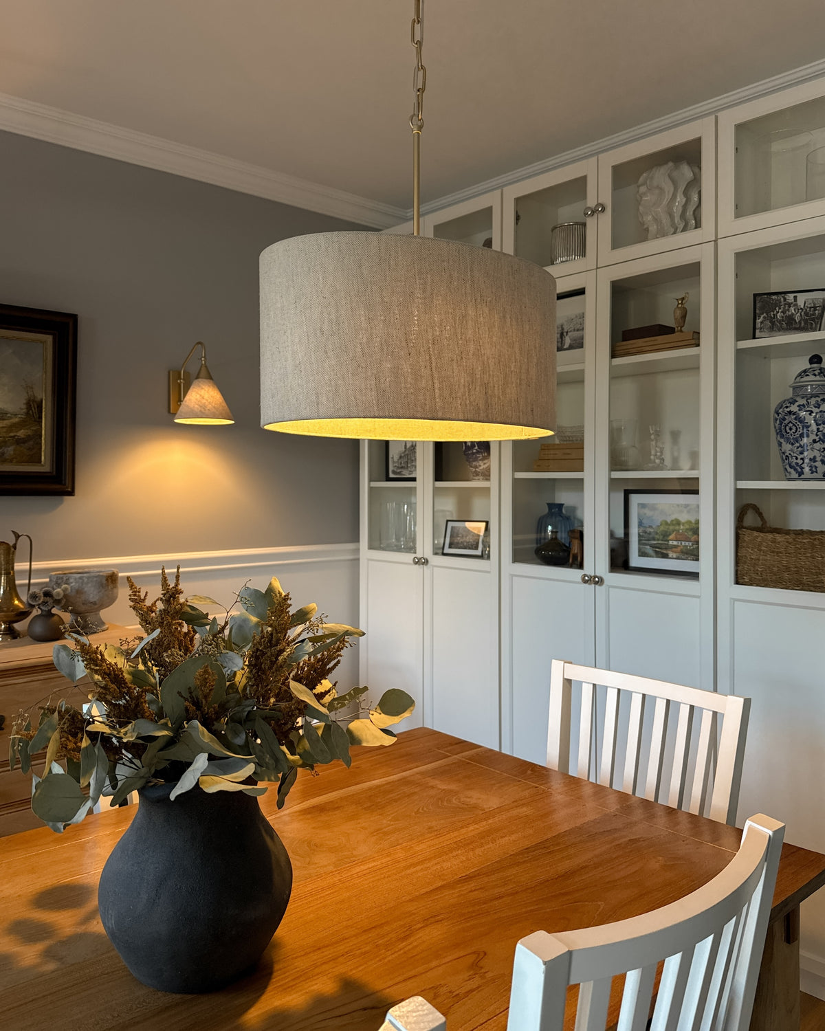 Silia Len – owalna lampa wisząca z lnianym abażurem na łańcuchu