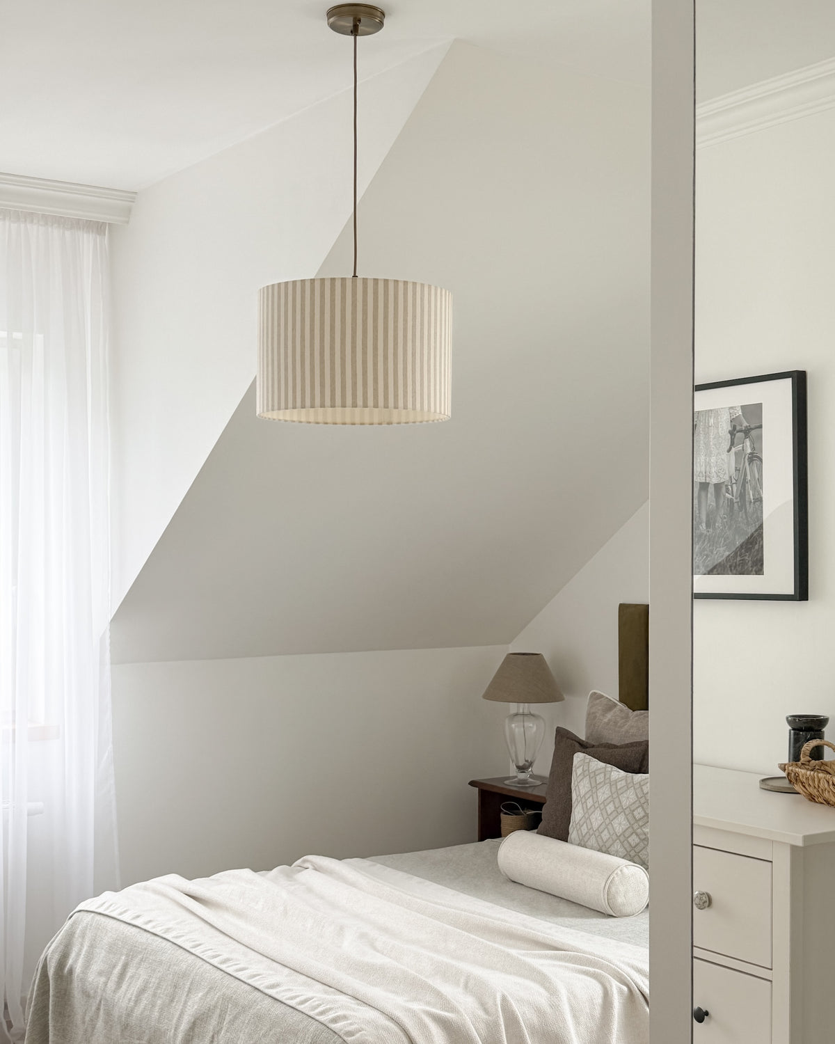 Sand Walec – lampa wisząca z abażurem w paski i mosiądzem Ø38