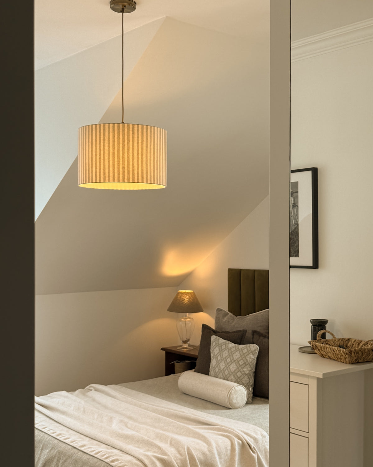 Sand Walec – lampa wisząca z abażurem w paski i mosiądzem Ø38