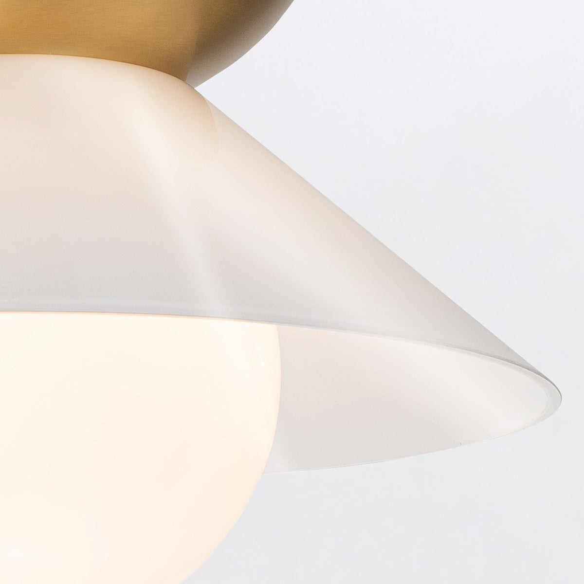 Średnia lampa wisząca Saucer - 1 źródło światła - Postarzany mosiądz, Quintiesse - ePlafoniera.pl
