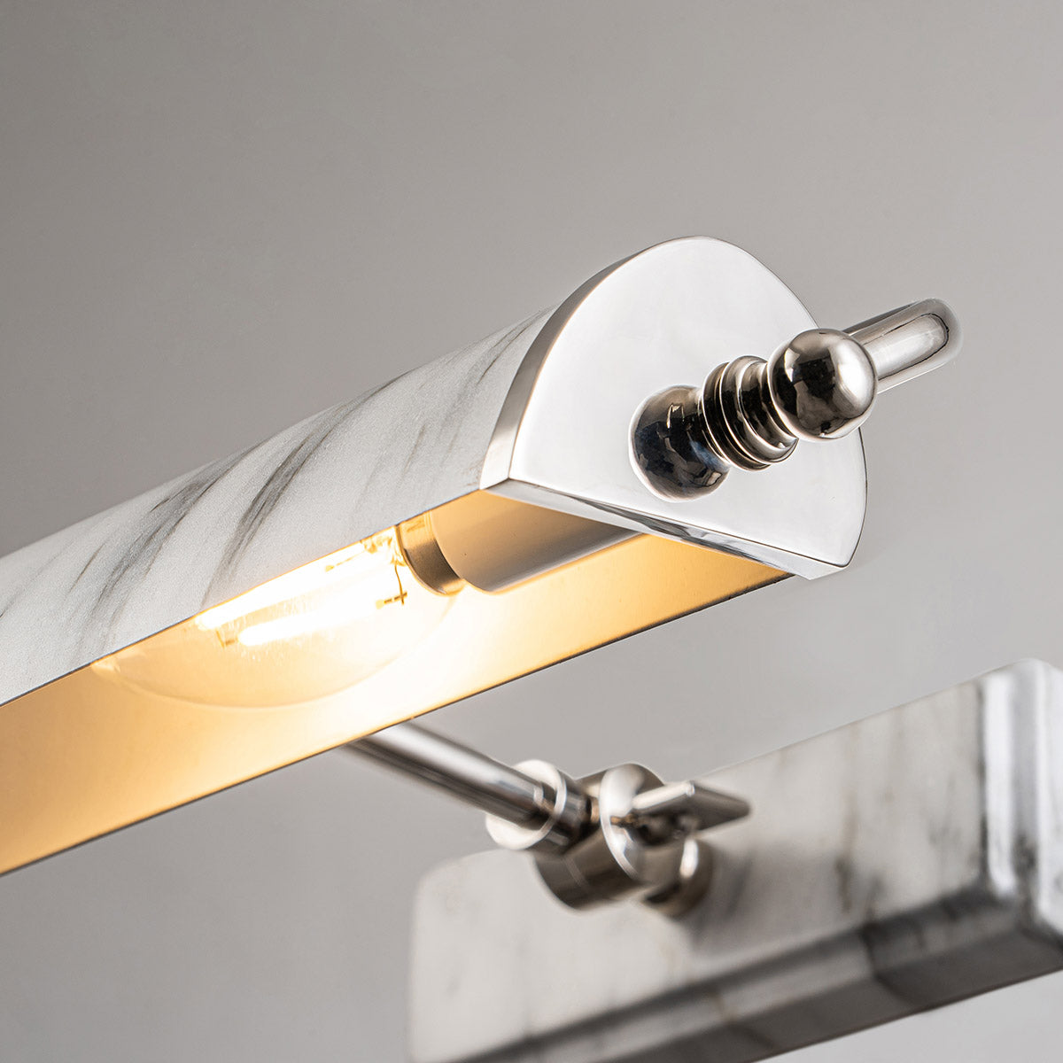 Średnia obrazówka Winchfield -  2 źródła światła - Postarzany mosiądz & Biały marmur, Elstead Lighting - ePlafoniera.pl