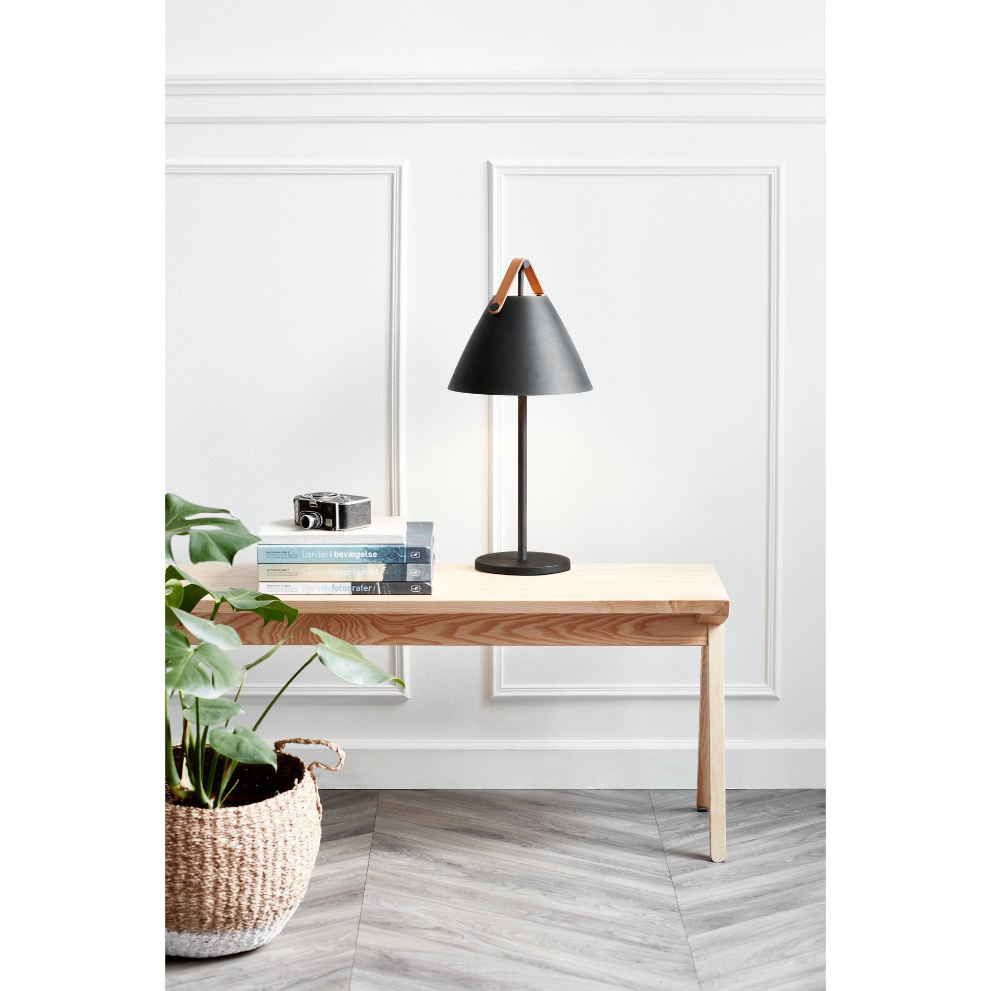Strap | Table Lamp | Black, Design For The People - ePlafoniera