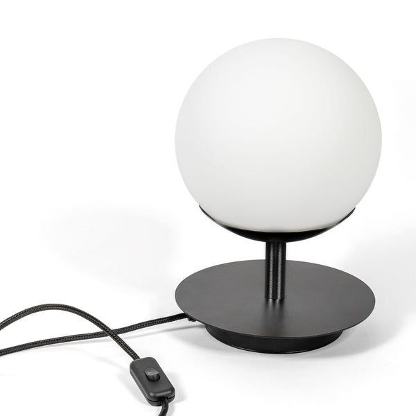 Minimalistyczna lampa stołowa do salonu i przedpokoju z włącznikiem - Plaat ST kula Ummo